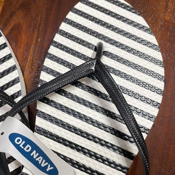 Old Navy Striped Flip Flops - Picture 4 of 7
